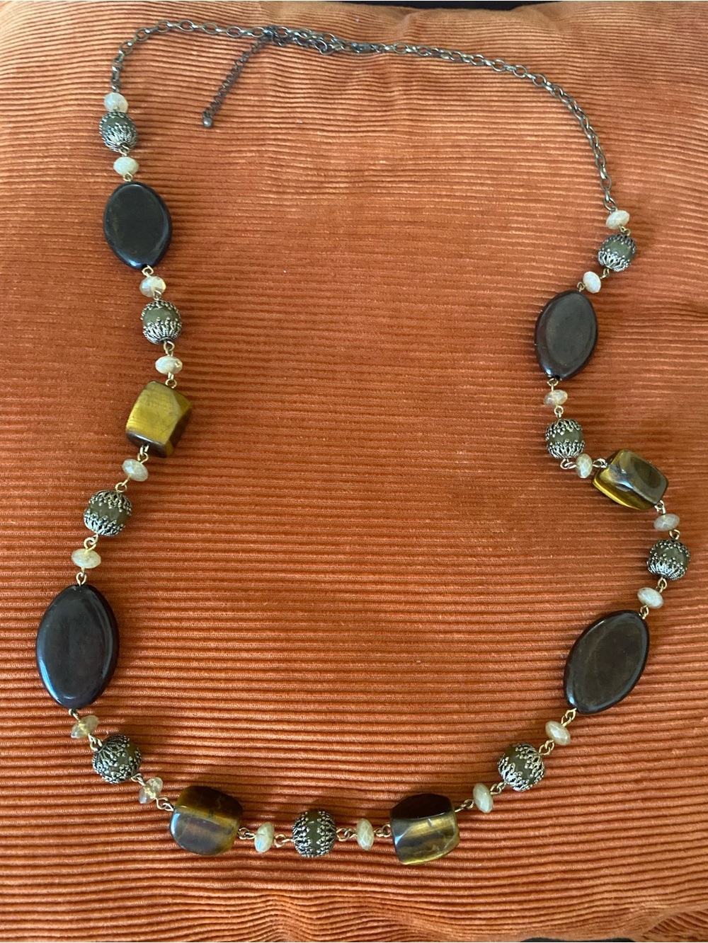 Vintage Avon Beaded Tiger Eye Necklace  Good pre-owned condition. PA